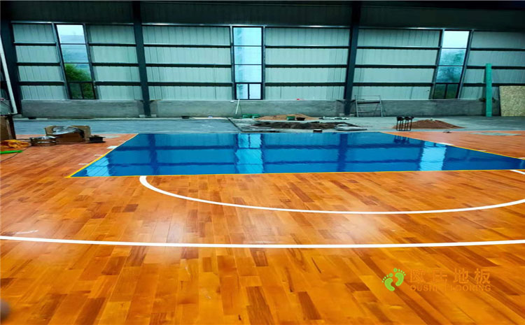 貴州銅仁體育館雙層龍骨結構木地板案例 貴州銅仁體育館雙層龍骨結構木地板案例